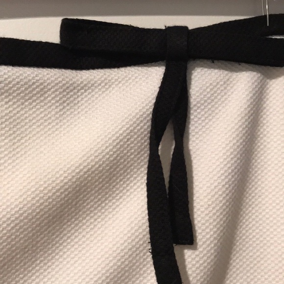 White and black work skirt - Picture 3 of 3